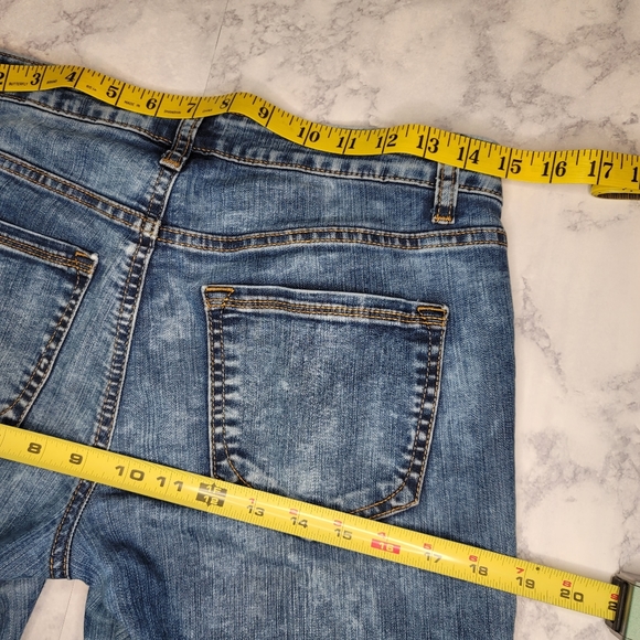 Apt 9 Acid Wash Jean Midrise 4 - Picture 6 of 10